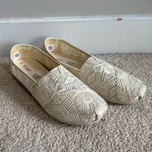TOMS Women's Cream Patterned Flats